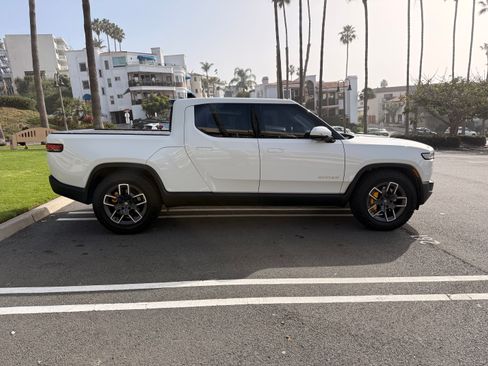 Used 2022 Rivian R1T Launch Edition image 9