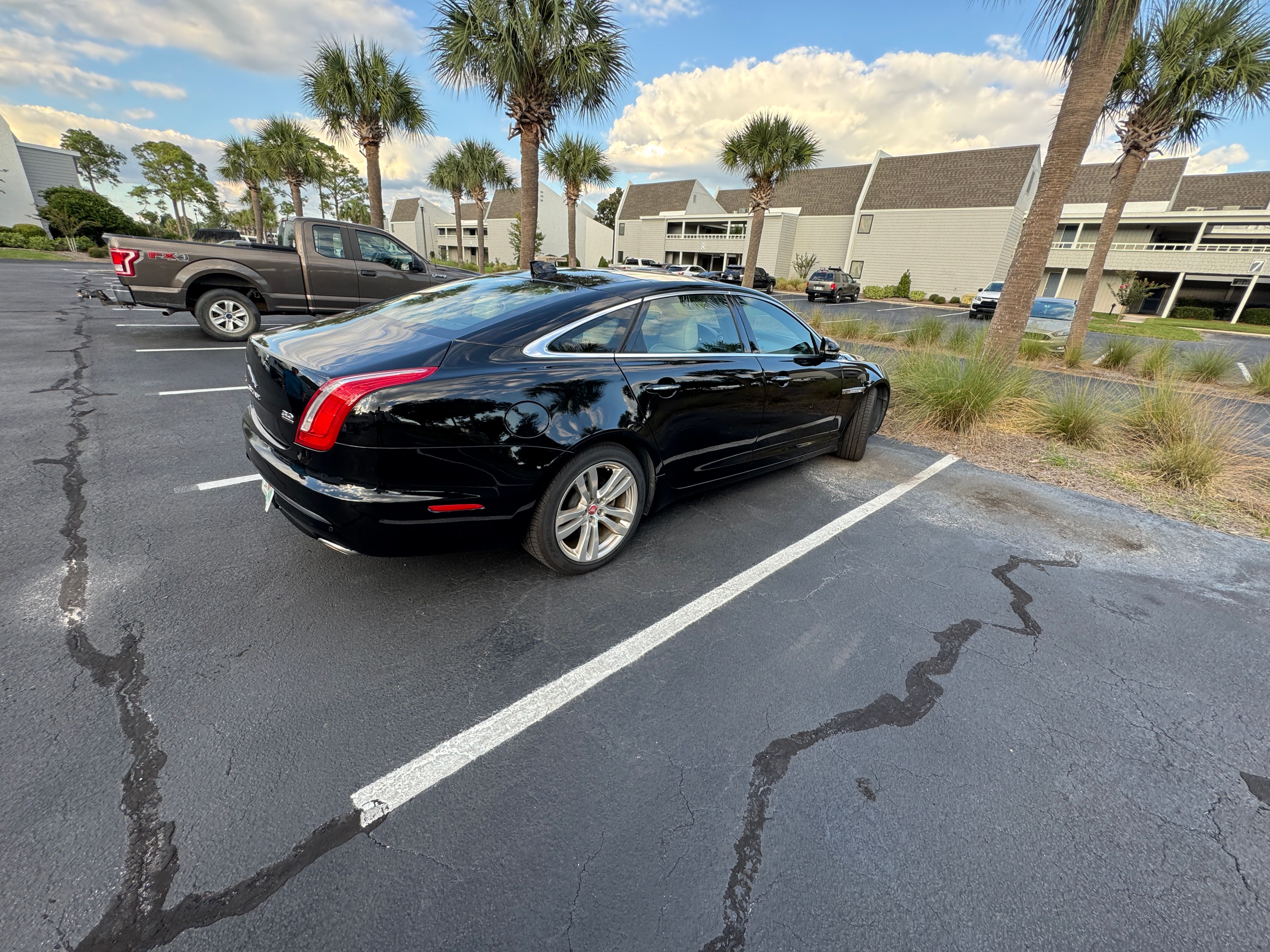 Used 2017 Jaguar XJ L Portfolio AWD/4WD image 12