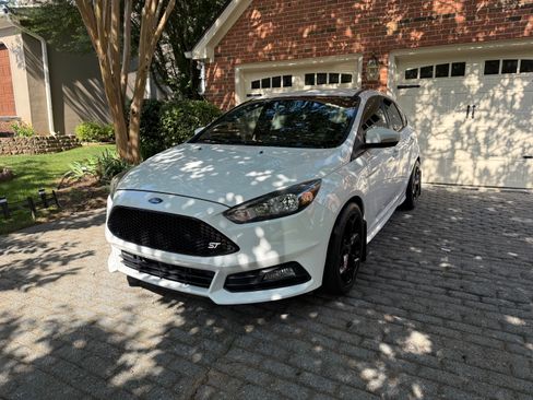 Used 2016 Ford Focus ST FWD image 1
