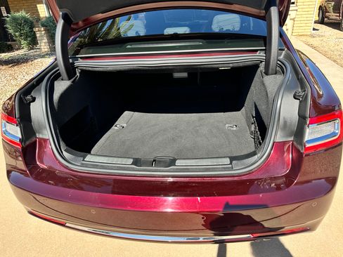 Used 2017 Lincoln Continental Select image 8