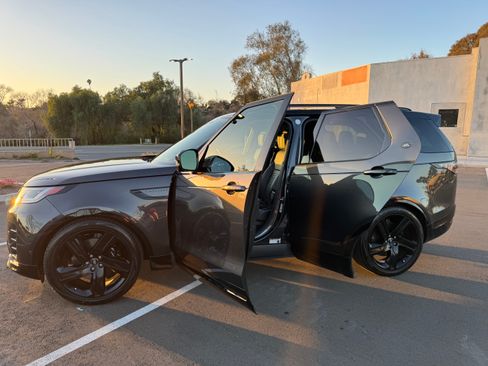 Used 2024 Land Rover Discovery Metropolitan Edition image 15