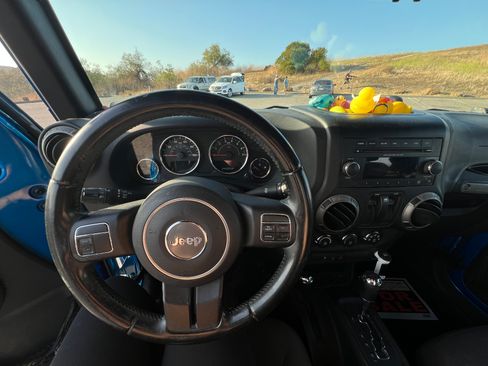 Used 2015 Jeep Wrangler Sport w/ Quick Order Package 24S AWD/4WD image 12