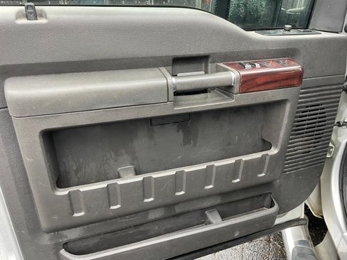 Used 2010 Ford F250 Lariat image 16