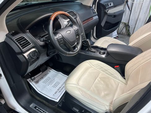 Used 2017 Ford Explorer Platinum image 24