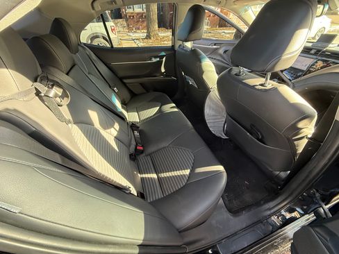 Used 2018 Toyota Camry SE image 11