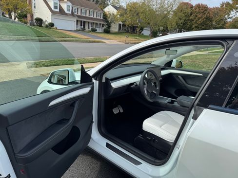 Used 2022 Tesla Model Y Performance image 12