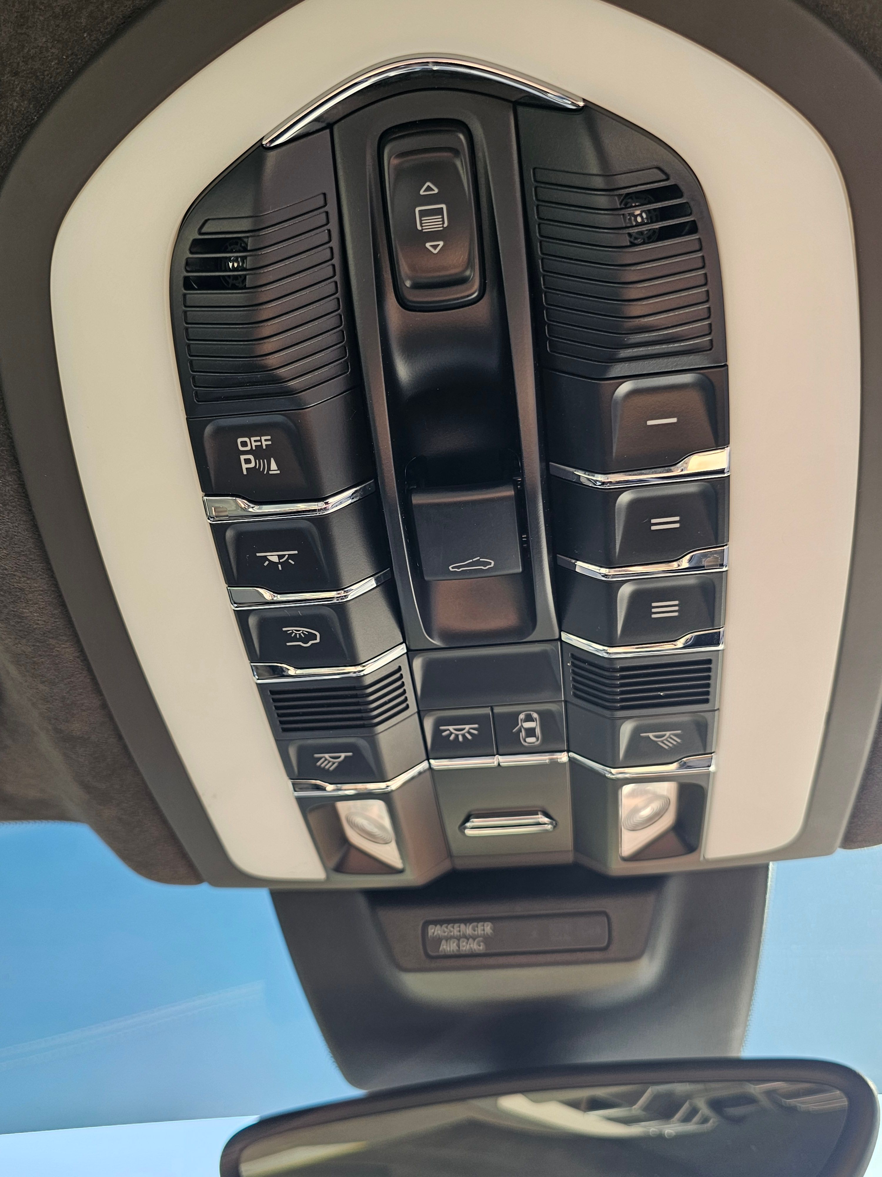 Used 2016 Porsche Macan Turbo image 19