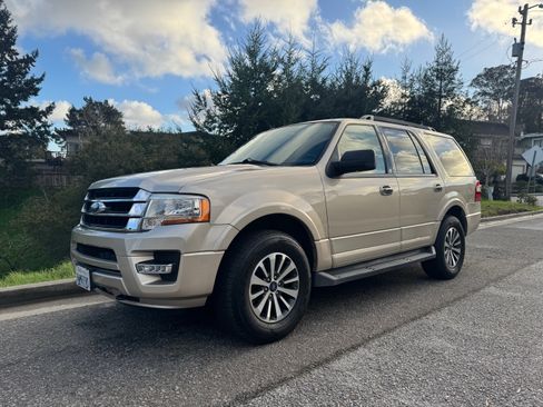 Used 2017 Ford Expedition XLT image 15