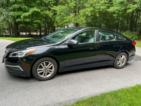 Used 2015 Hyundai Sonata SE w/ Option Group 02 FWD image 1