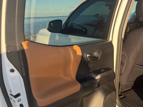 Used 2019 Toyota Tacoma SR5 image 9