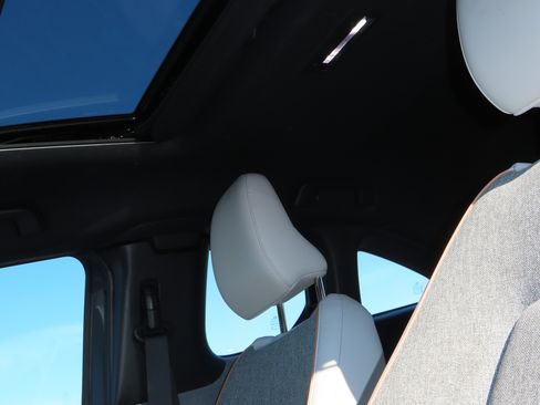 Used 2022 MAZDA MX-30 Electric w/ Premium Plus Pkg image 20