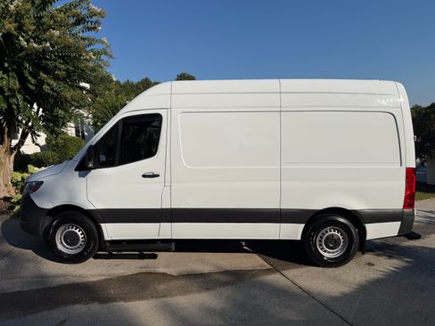 Used 2022 Mercedes-Benz Sprinter 1500 image 16