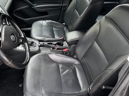 Used 2016 Volkswagen Golf S image 8