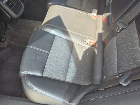 Used 2016 Chevrolet Impala LT w/ Convenience Package image 11