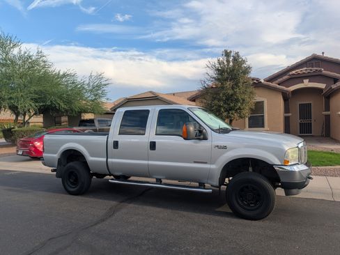 Used 2004 Ford F350 XLT image 2