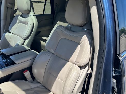 Used 2018 Lincoln Navigator Reserve w/ Technology Package AWD/4WD image 31