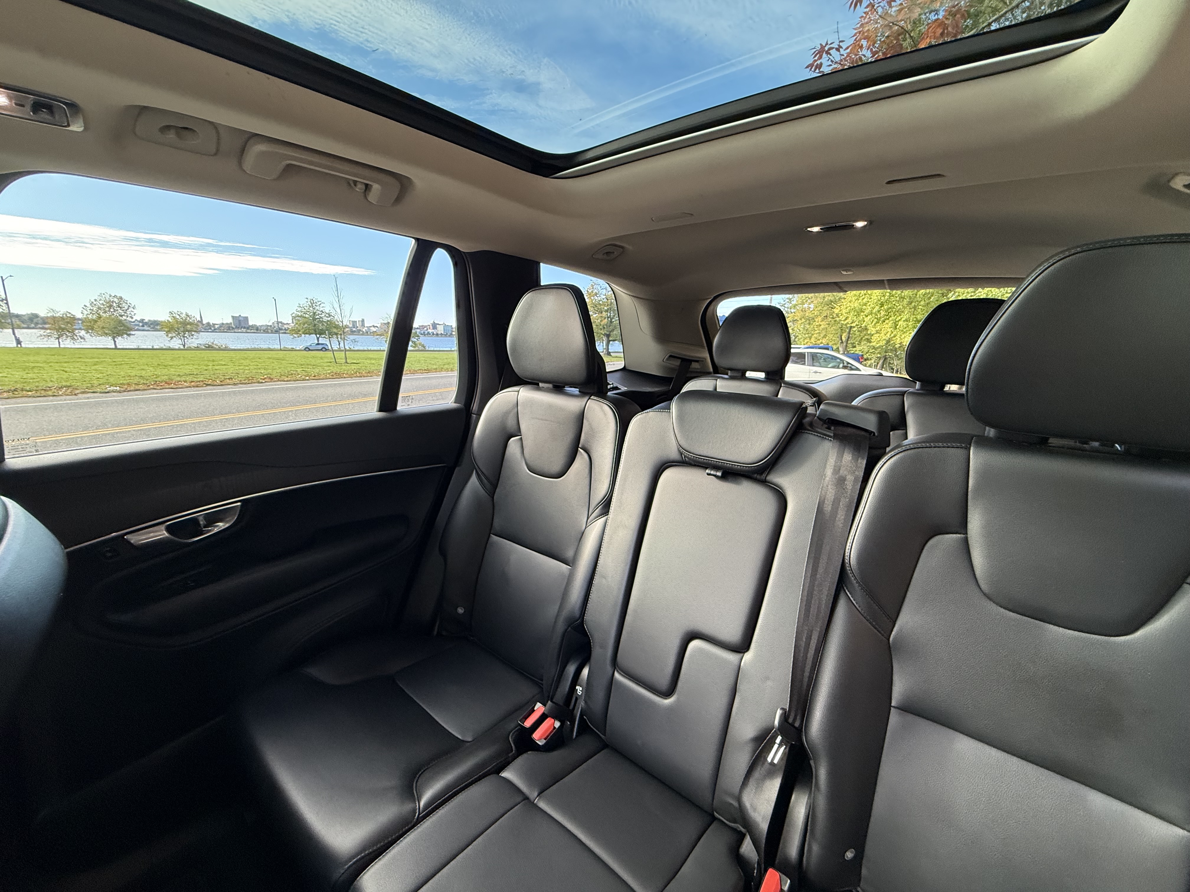 Used 2020 Volvo XC90 T5 Momentum AWD/4WD image 14
