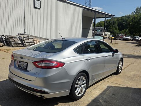 Used 2016 Ford Fusion SE image 6