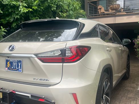 Used 2017 Lexus RX 450h AWD w/ Luxury Package image 4