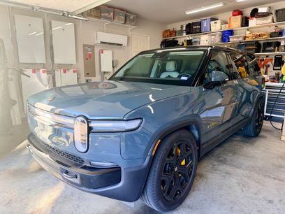 Used 2025 Rivian R1S Premium