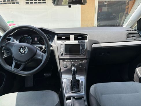 Used 2016 Volkswagen e-Golf SE FWD image 8