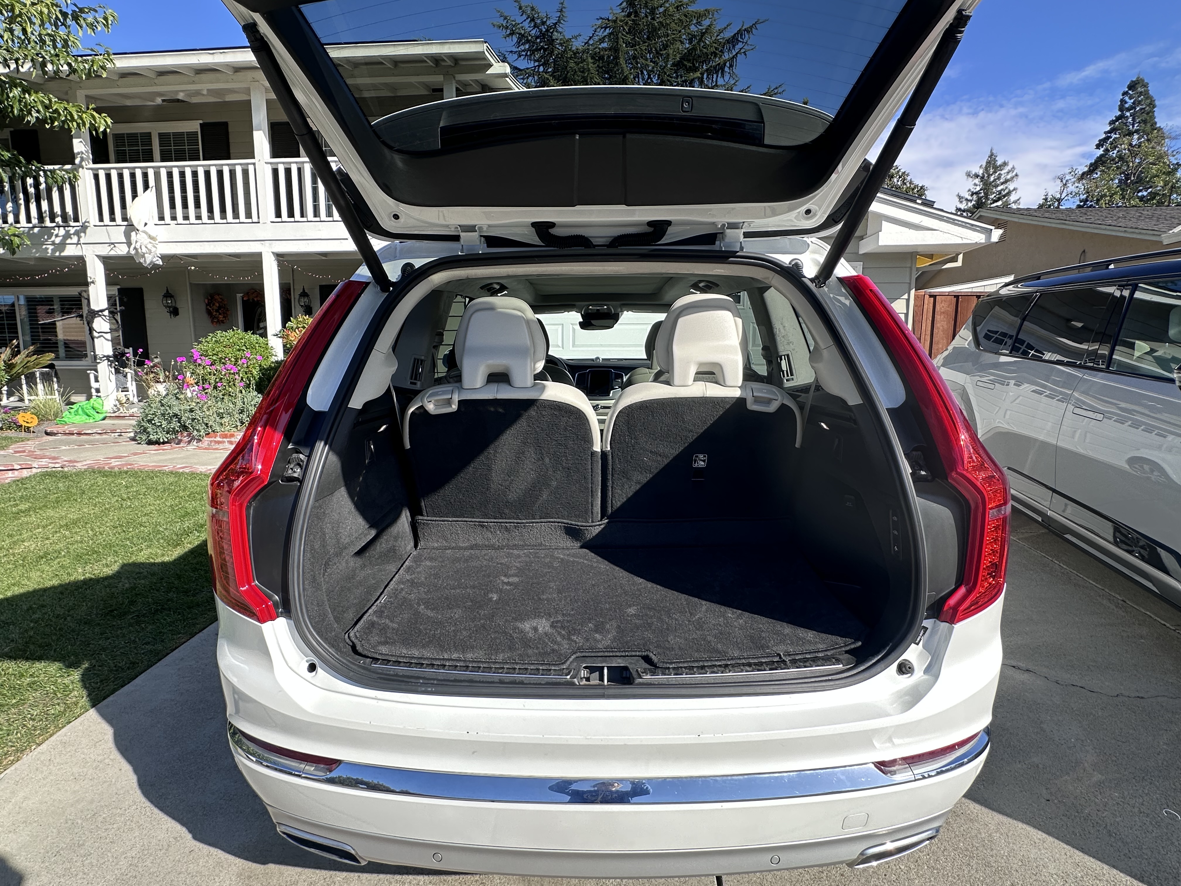 Used 2021 Volvo XC90 T8 Inscription w/ Lounge Package AWD/4WD image 16