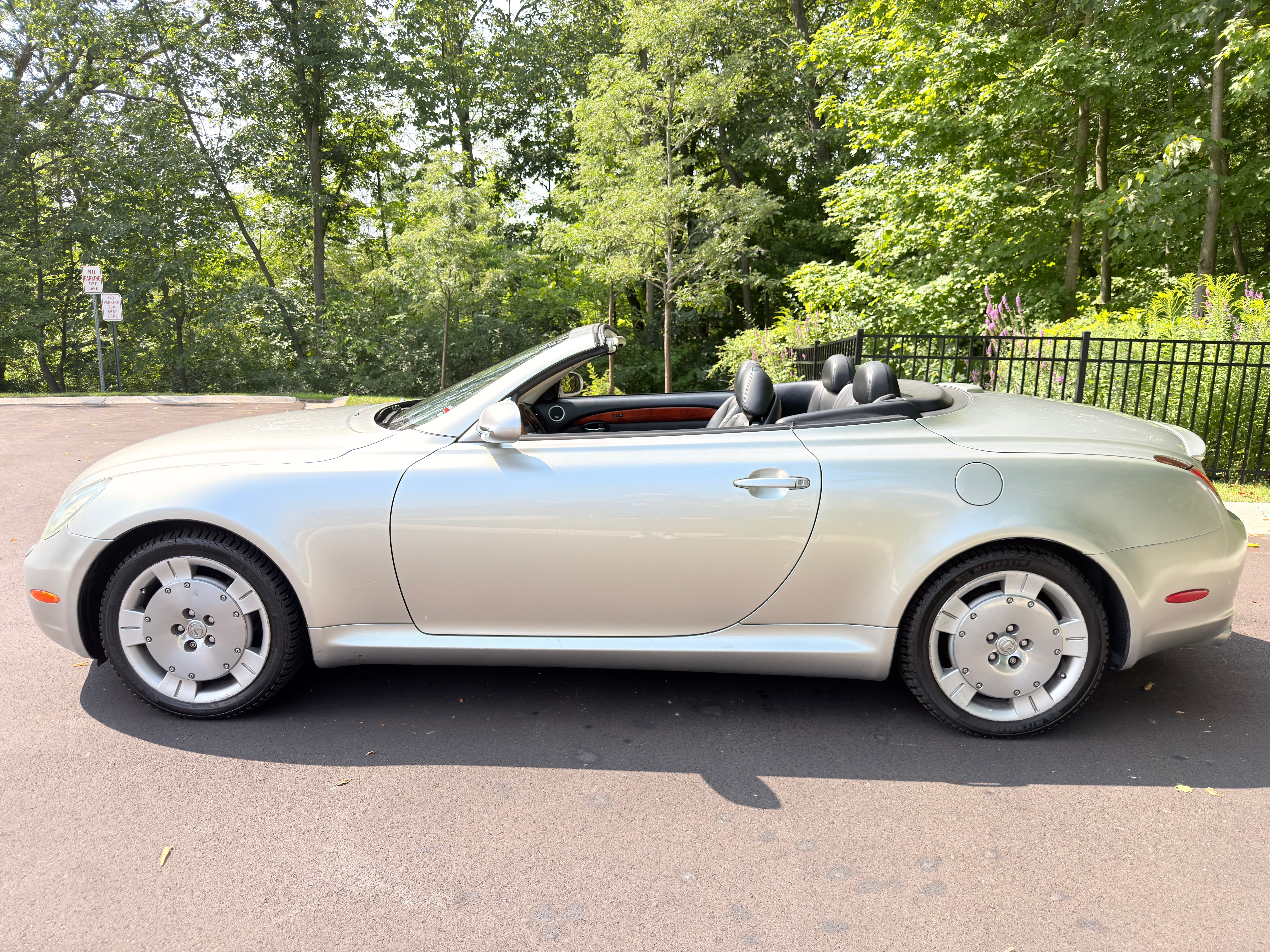 Used 2002 Lexus SC 430 Convertible RWD image 2
