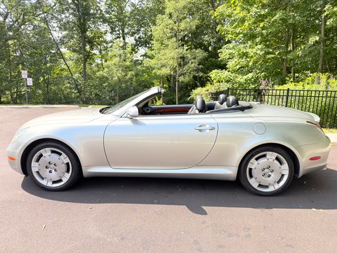 Used 2002 Lexus SC 430 Convertible RWD image 2