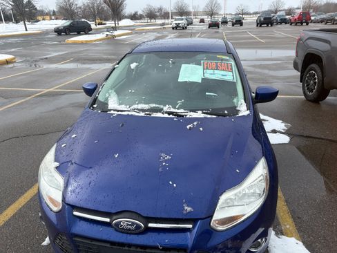 Used 2012 Ford Focus SE image 1