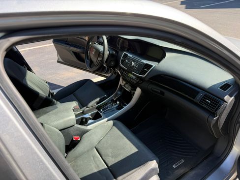Used 2017 Honda Accord LX image 6