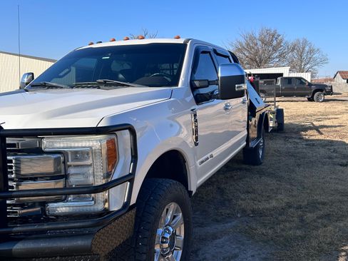 Used 2017 Ford F350 Platinum w/ FX4 Off-Road Package image 2