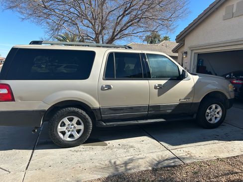Used 2007 Ford Expedition EL XLT image 4