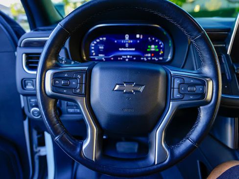 Used 2022 Chevrolet Suburban Z71 w/ Z71 Off-Road Package image 13