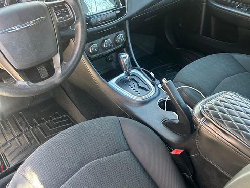 Used 2011 Chrysler 200 LX FWD image 8