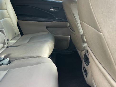 Used 2017 Honda Pilot Touring image 19