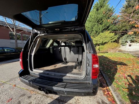 Used 2011 Chevrolet Tahoe LT image 9