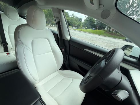 Used 2021 Tesla Model 3 Standard Range Plus RWD image 16