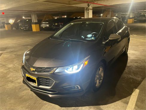 Used 2017 Chevrolet Cruze LT w/ Convenience Package image 1