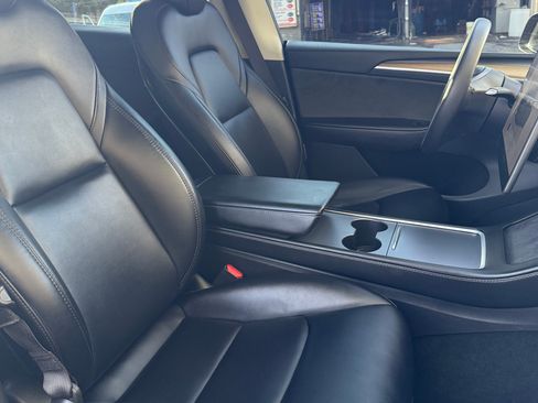 Used 2022 Tesla Model Y Long Range image 13