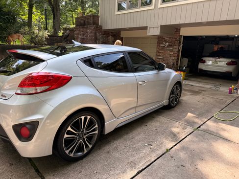 Used 2016 Hyundai Veloster Turbo FWD image 6