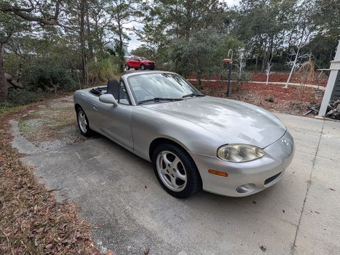 Used 2001 MAZDA MX-5 Miata image 9