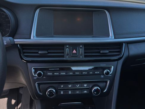 Used 2018 Kia Optima LX FWD image 2
