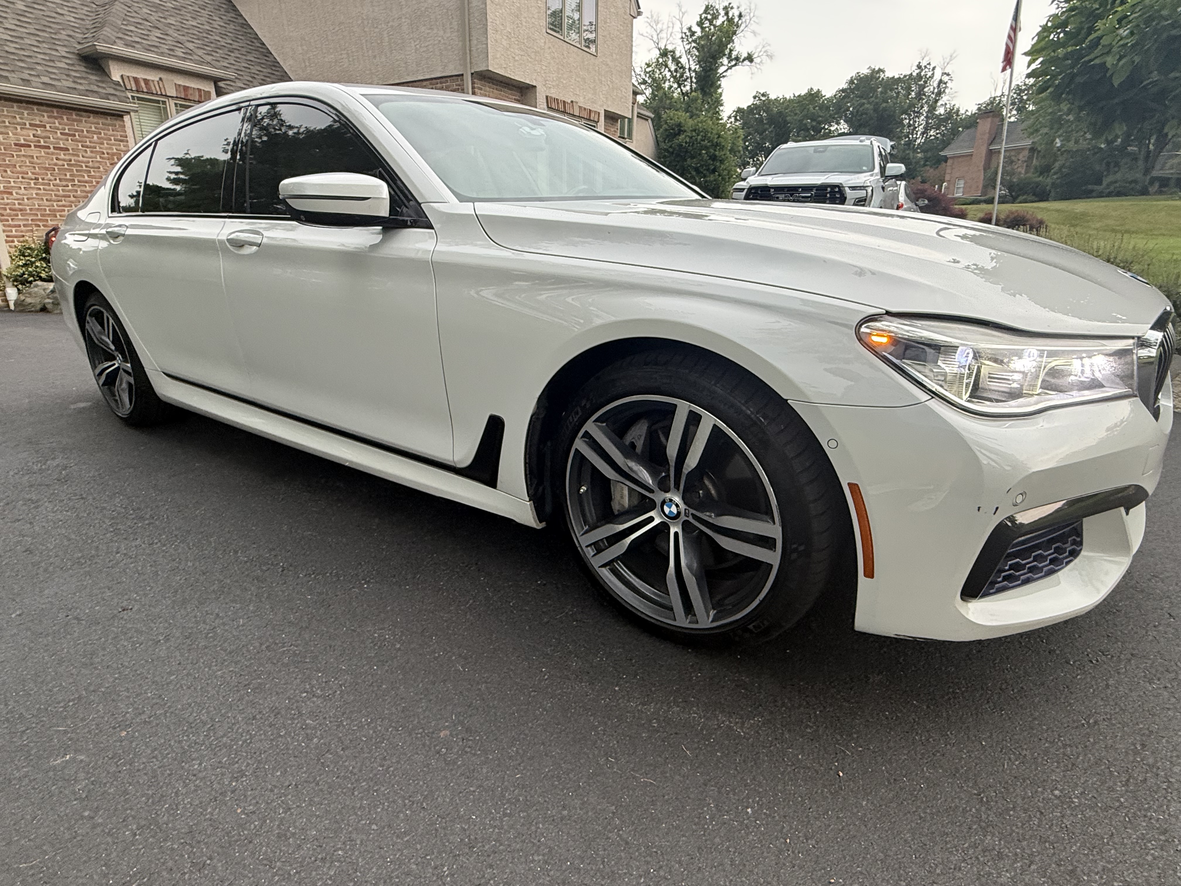 Used 2016 BMW 750i xDrive AWD/4WD image 4