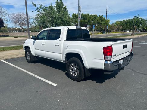 Used 2016 Toyota Tacoma SR5 w/ SR5 Appearance Package (DN) image 4