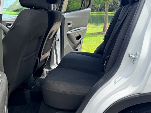 Used 2021 Chevrolet Trax LS w/ Tint and Cruise Package FWD image 8