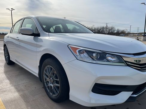 Used 2016 Honda Accord LX image 6