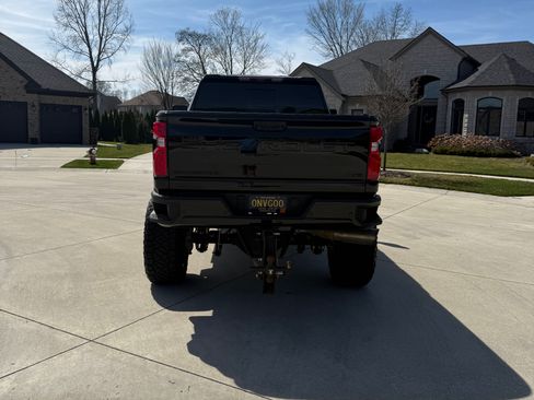 Used 2022 Chevrolet Silverado 2500 LTZ w/ LTZ Plus Package image 8