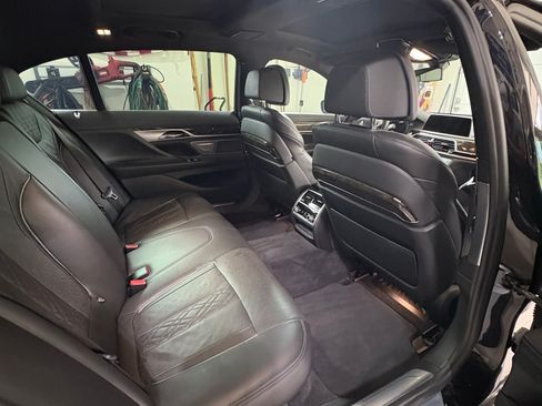 Used 2019 BMW 750i w/ M Sport Package RWD image 6