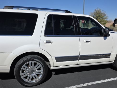 Used 2013 Lincoln Navigator 2WD w/ HD Trailer Tow Pkg image 4
