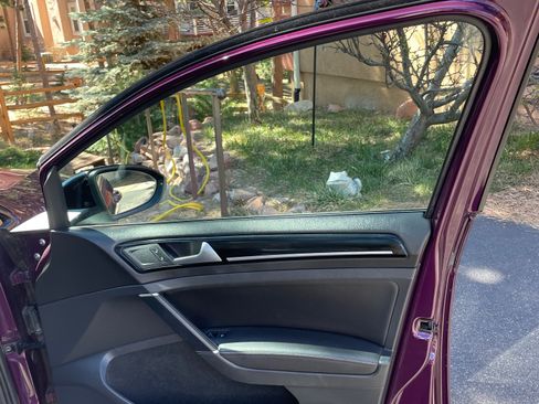 Used 2018 Volkswagen Golf 4-Door image 17